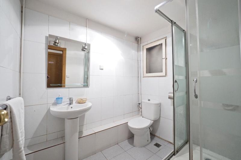 Double Room with Private Bathroom image 1