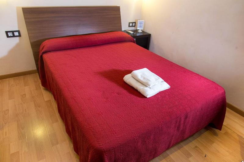 Standard Single Room image 2