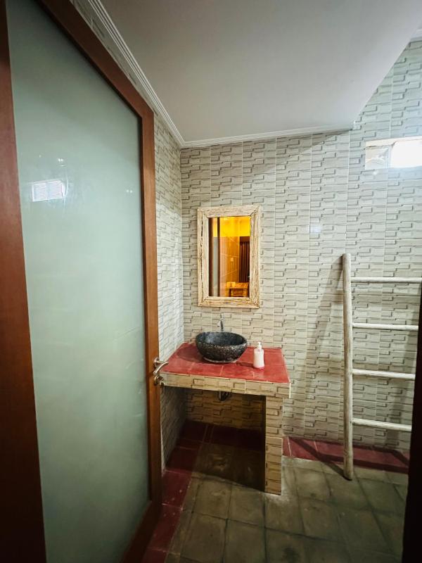Dicky Guest House Batu Bolong - image 12