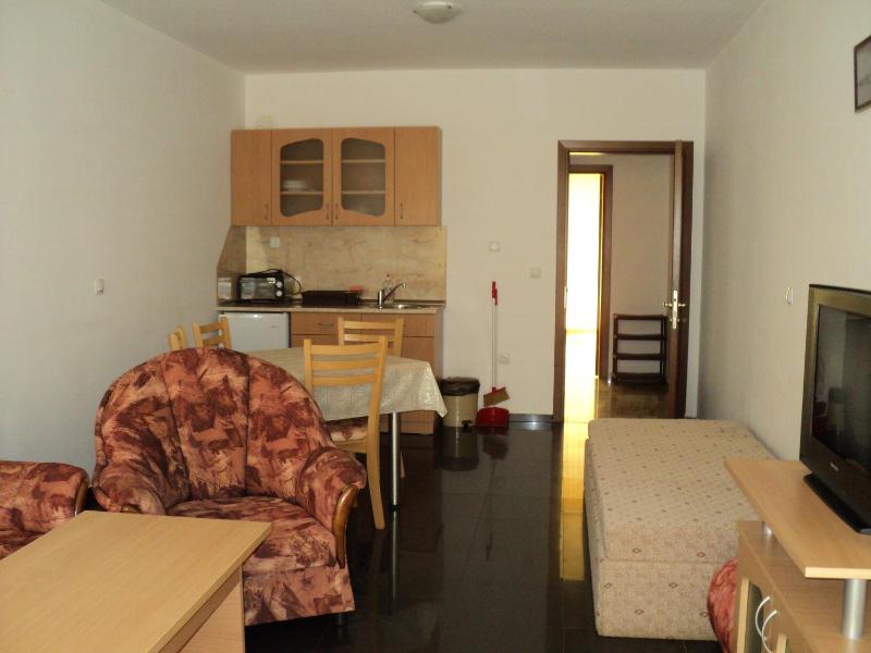 Meni Apartments and Guest Rooms - image 45