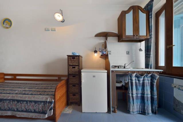 One-Bedroom Apartment image 2