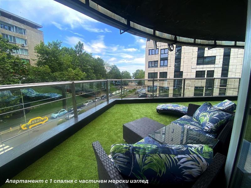 One-Bedroom Apartment with Partial Sea View image 1