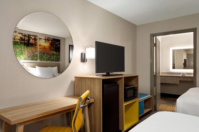 Double Room - Disability Access/Non-Smoking image 2