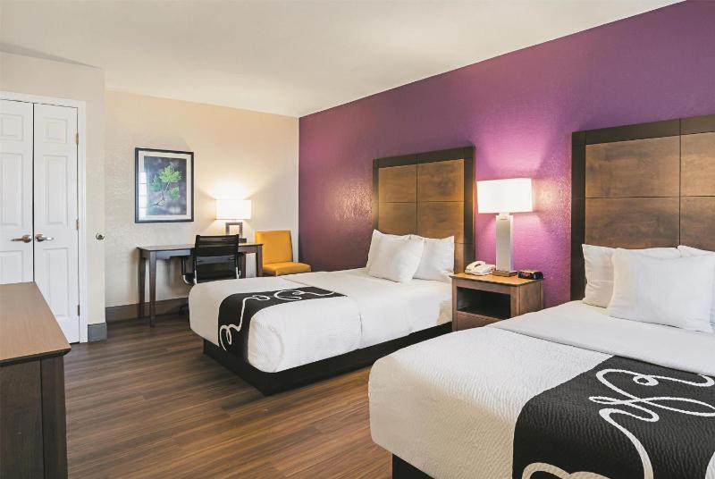 Two Double Beds and Roll-In Shower - Mobility/Hearing Accessible - Non-Smoking image 1