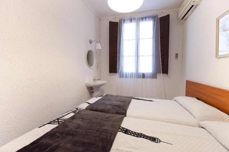 Hostal Dragonflybcn - image 14