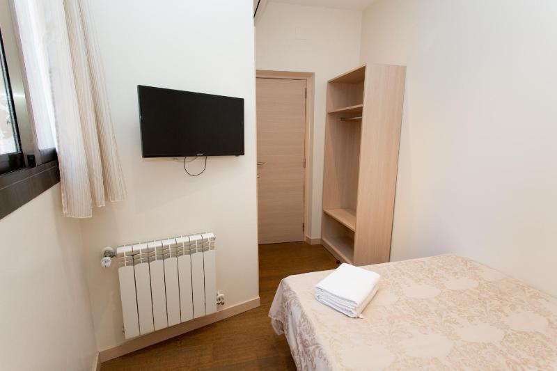 Hostal Excellence - image 13