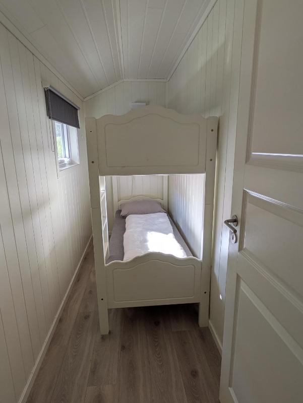 Two-Bedroom Cottage with Shared Shower  image 4