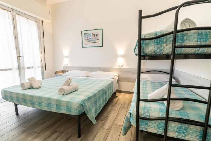 Comfort Quadruple Room image 3