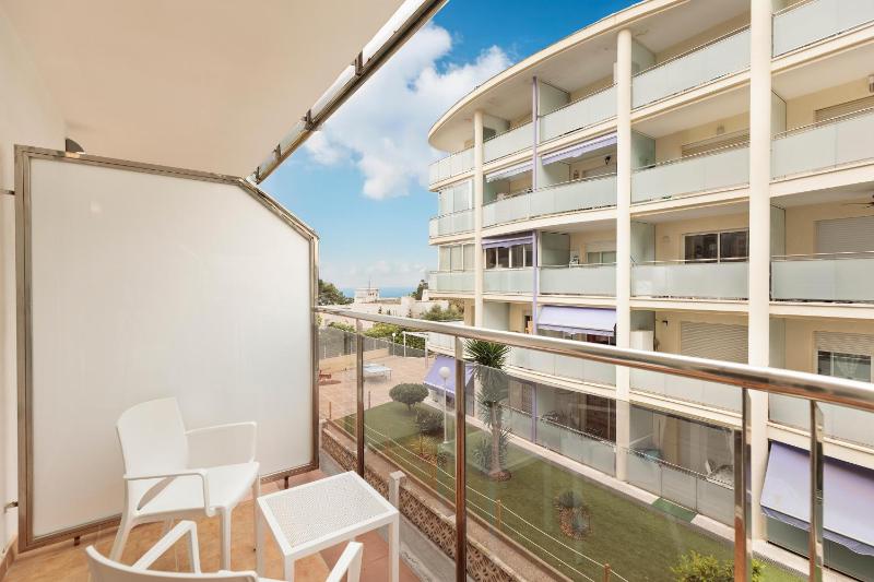 Double or Twin Room without a view (2 Adults) image 4
