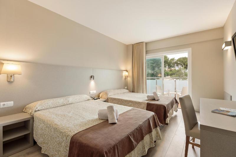 Double Room image 4