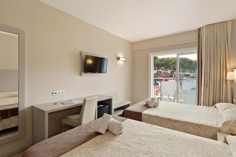 Triple Room image 2