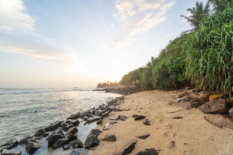 KUKI BEACH - Luxury Beachfront Villa in Ahangama - image 10