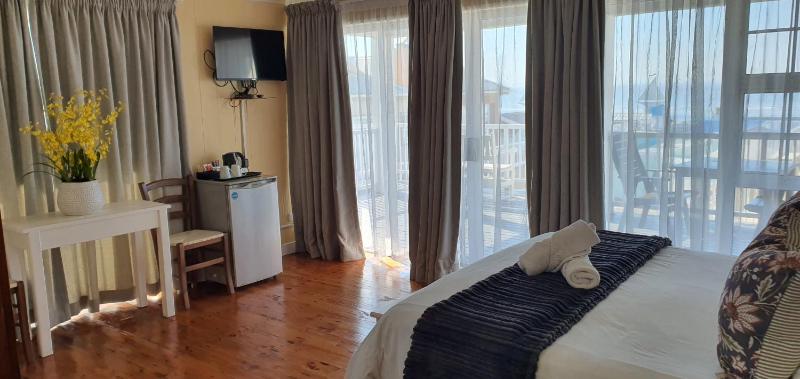 Point Village Guest House - image 9