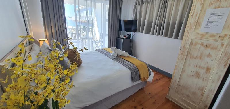 Point Village Guest House - image 15