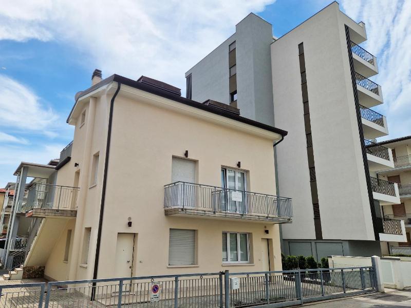 Apartment - Split Level image 2