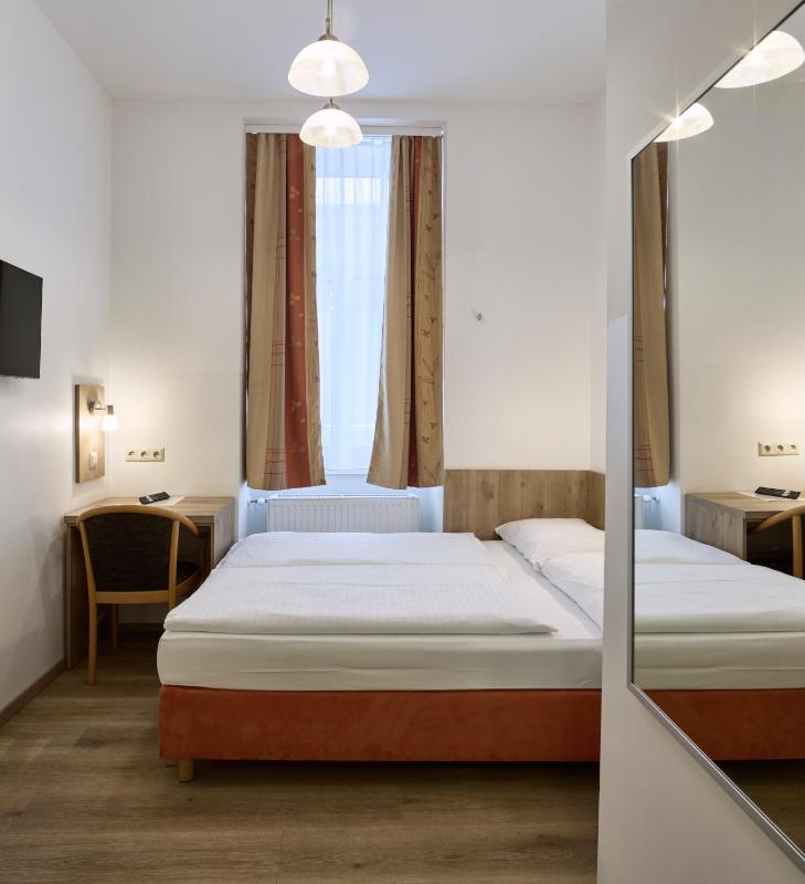 Budget Double Room image 4