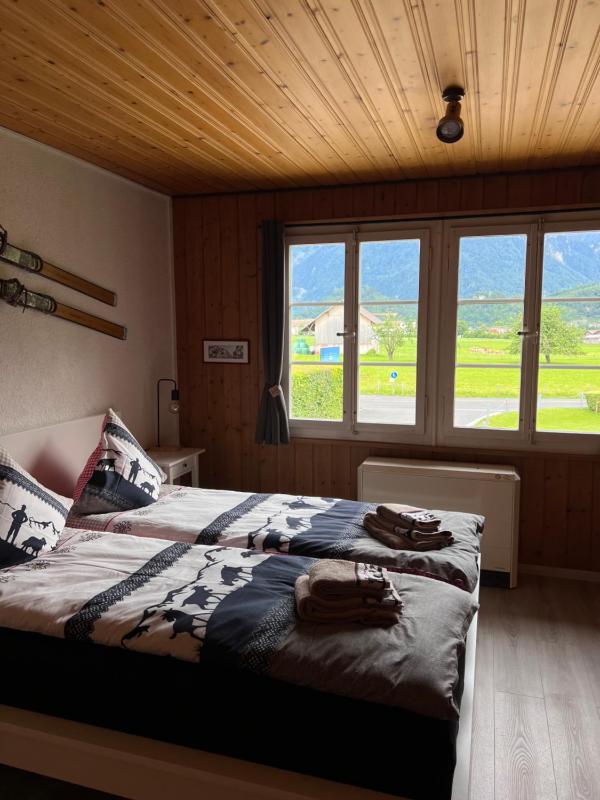 Queen Room with Shared Bathroom image 4