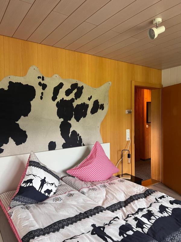 Queen Room with Shared Bathroom image 2