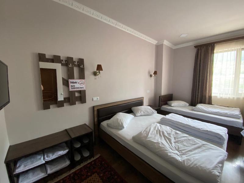 Deluxe Triple Room image 1