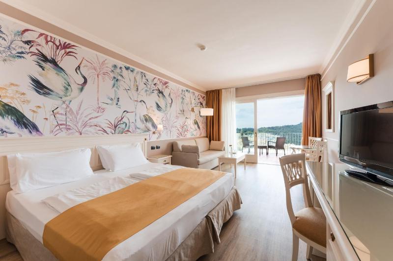 Junior Suite with Lake View image 1