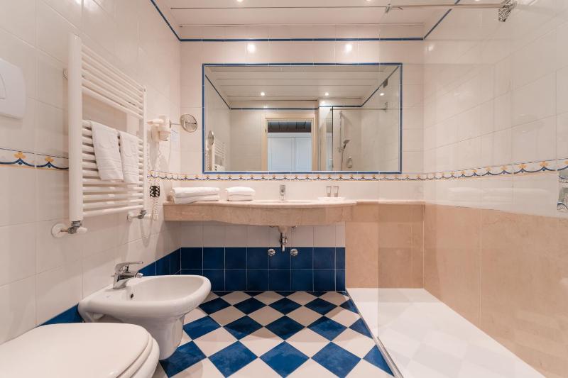 Junior Suite with Lake View image 2
