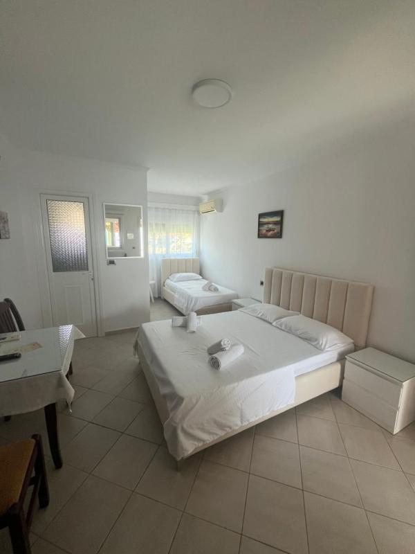 Deluxe Triple Room image 2