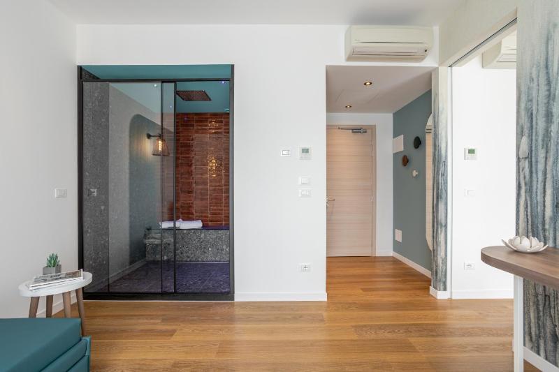 Deluxe Suite image 3