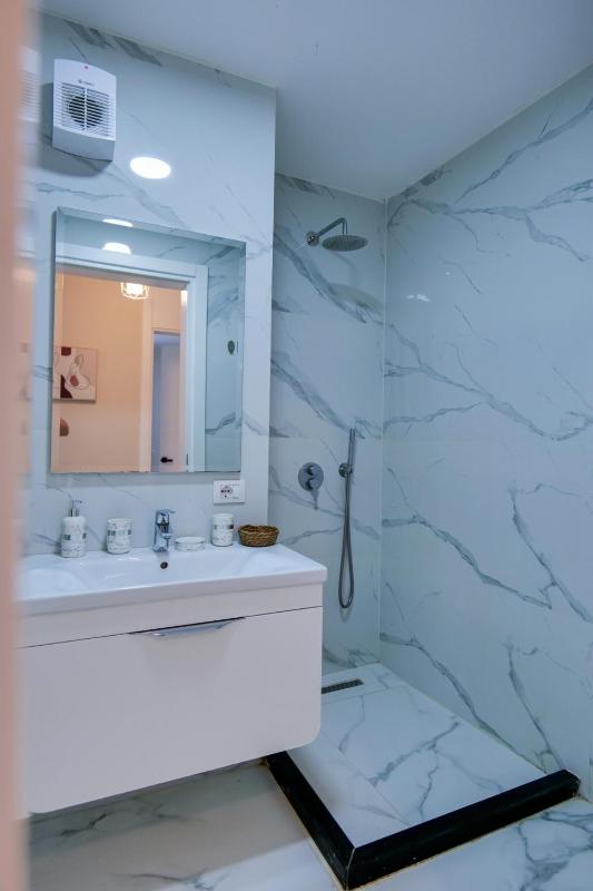 Tulips Apartment - image 9