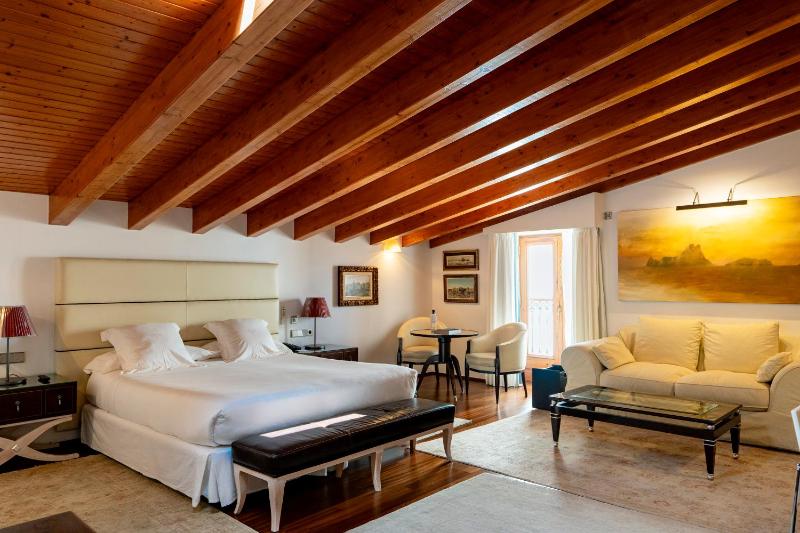 Junior Suite image 1