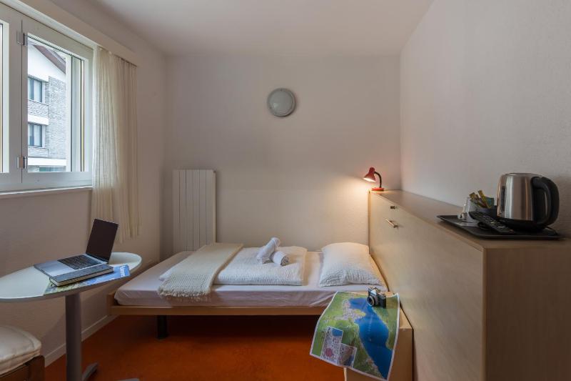 Single Room image 3