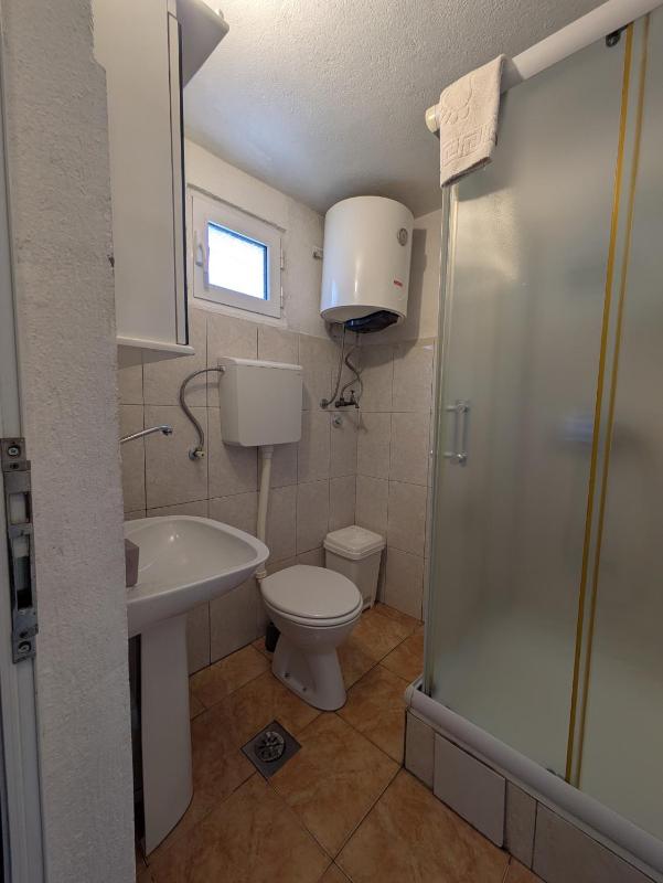 Comfort One-Bedroom Apartment image 4