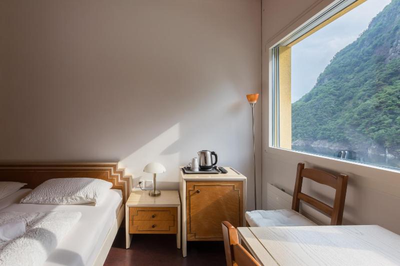 Standard Double Room image 3