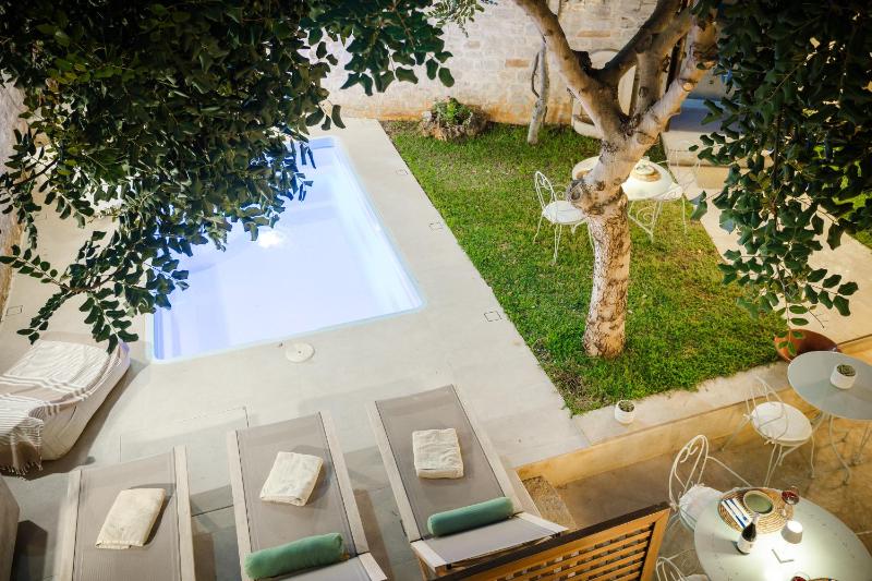 Z Boutique Hotel - image 11