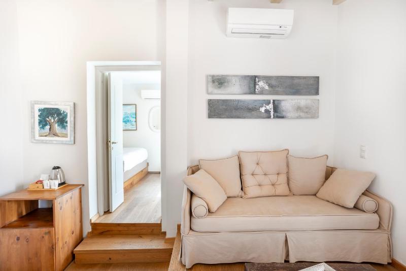 Z Boutique Hotel - image 10
