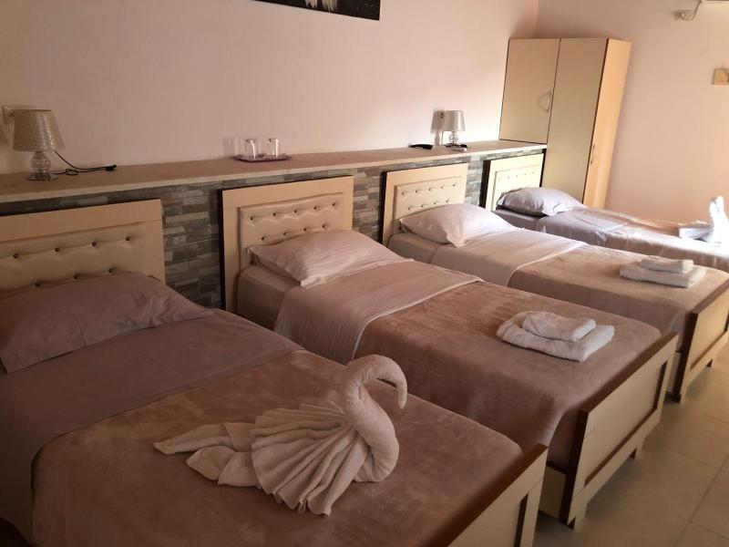 Deluxe Family Room image 1