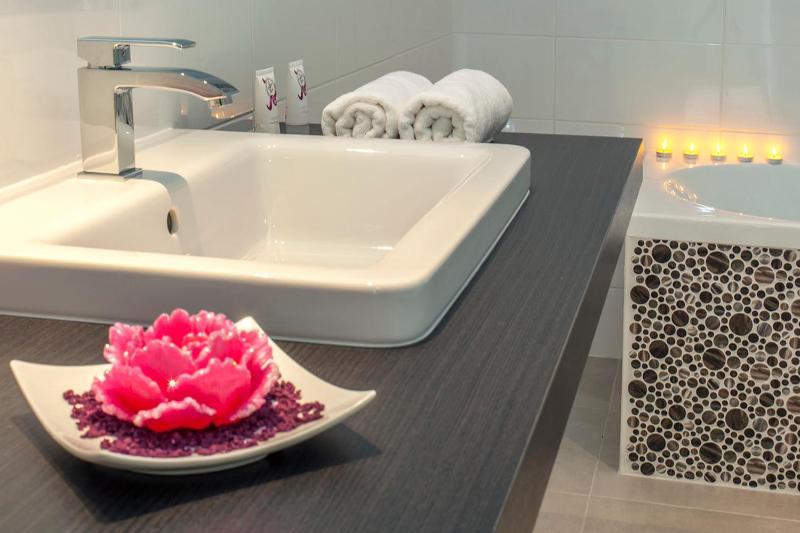 Luxury Suite with Side Sea View and Balcony image 2