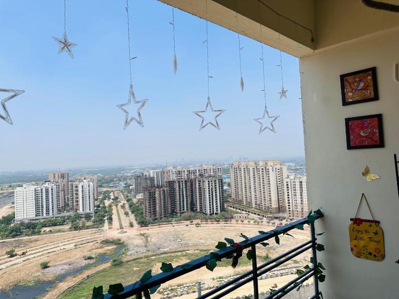 Luxury Apartment Near Pari Chowk - image 15