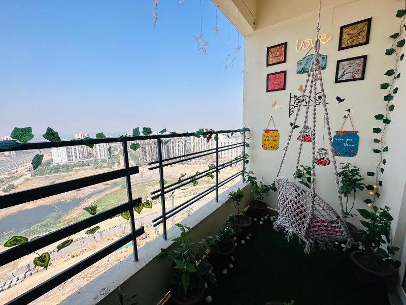 Luxury Apartment Near Pari Chowk - image 8
