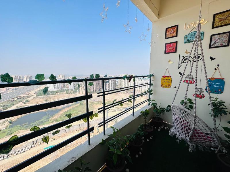 Luxury Apartment Near Pari Chowk - image 31