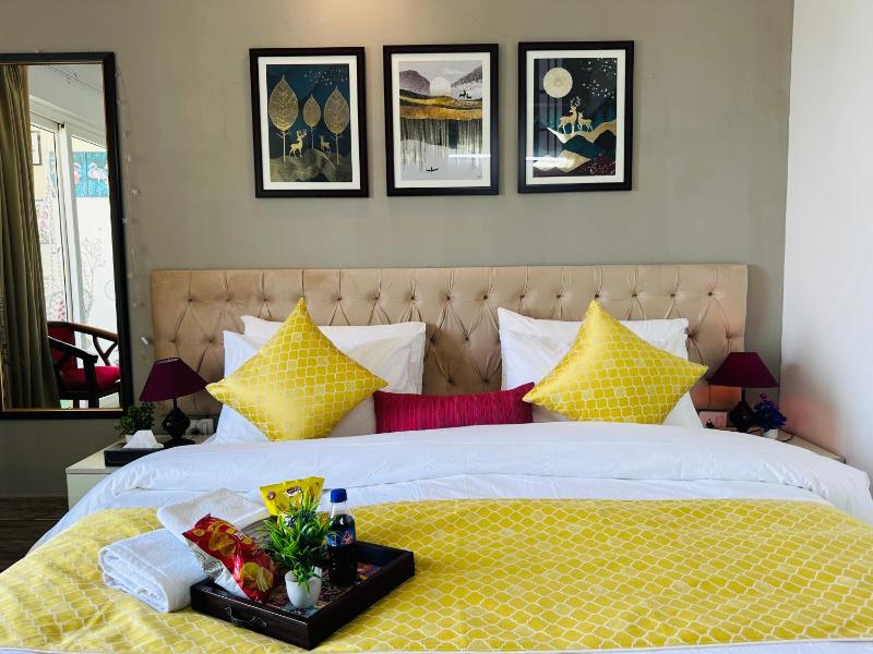 Luxury Apartment Near Pari Chowk - image 30