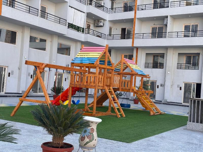 Apartment with private beach 09D - image 5