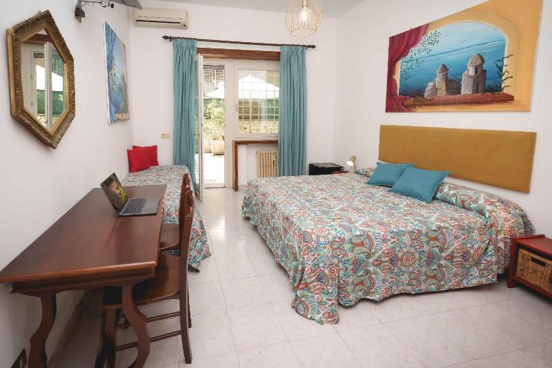 Double Room with Private External Bathroom image 1