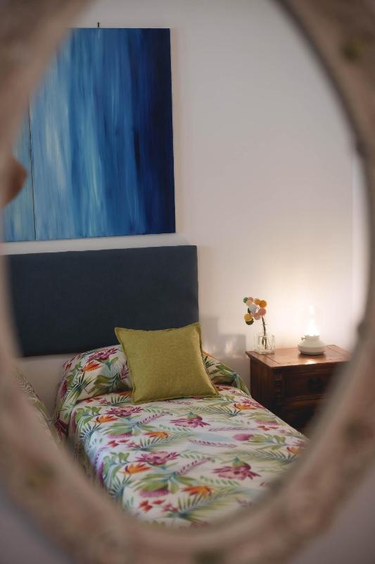 Twin Room with Private External Bathroom image 3