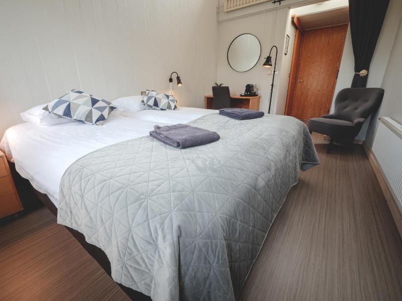 Double or Twin Room with Private Bathroom image 3