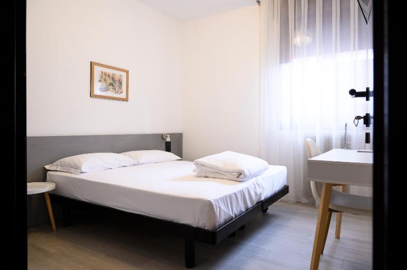 Double Room image 1