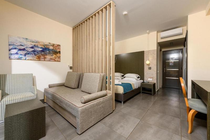 Junior Suite with Private Pool image 1