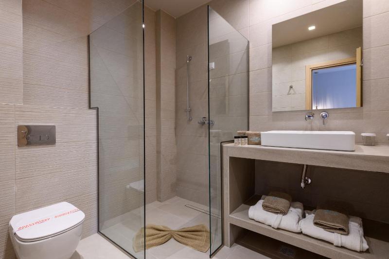 Junior Suite with Private Pool image 3
