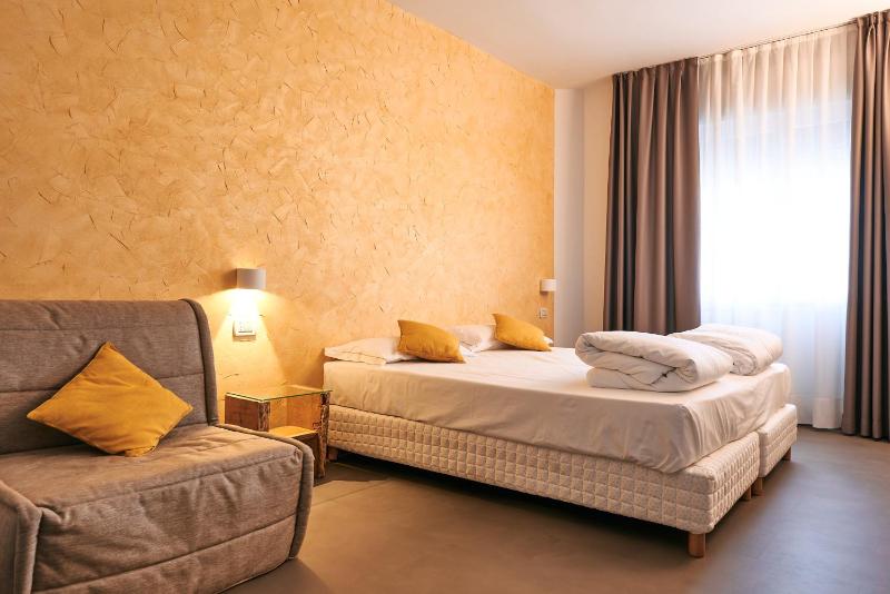 Triple Room image 1