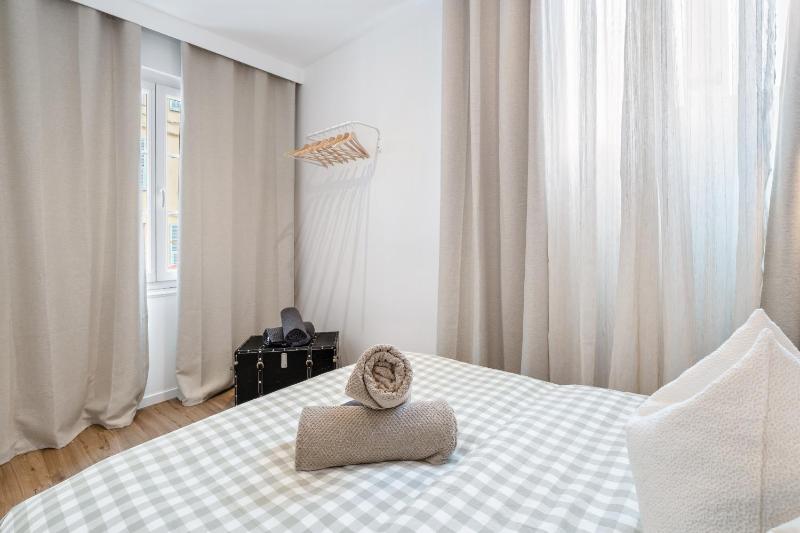 Nice Renting - 35 Massena - Architect Flat Ultimate Charm Massena Center - image 7