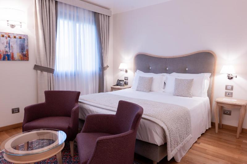 Deluxe Room image 1